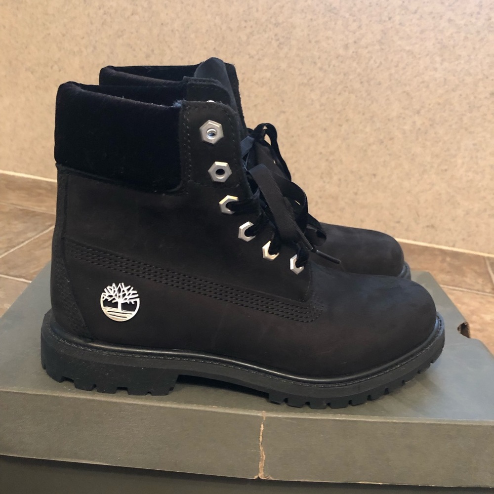Size 7.5 women’s black timberlands